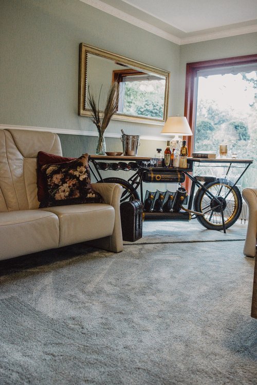 Reinigung und Pflege von Bestandsböden